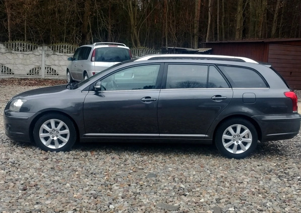 Toyota Avensis cena 16900 przebieg: 240000, rok produkcji 2008 z Radom małe 172